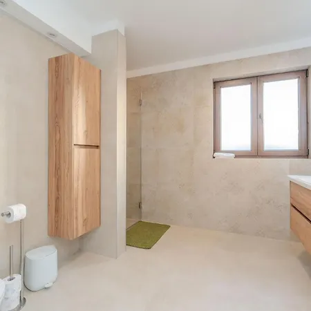 4 Bedroom Cozy In Jovici * Jovici (Zadar)