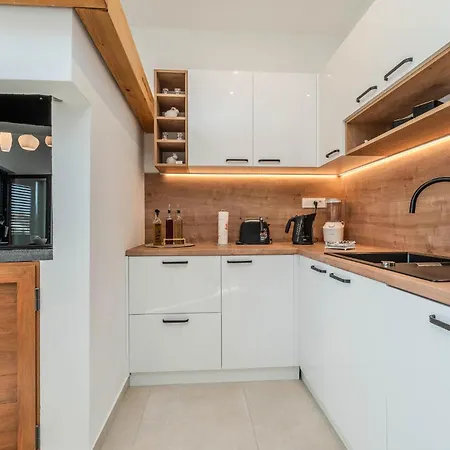 4 Bedroom Cozy In Jovici Holiday home Jovici (Zadar)