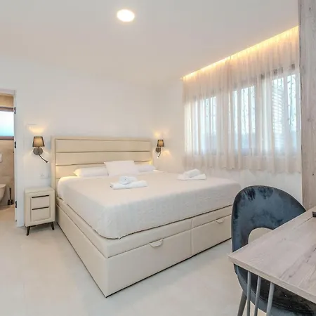 4 Bedroom Cozy In Jovici Holiday home