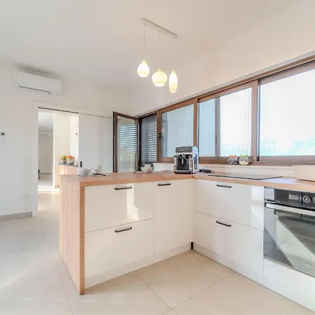 4 Bedroom Cozy In Jovici *