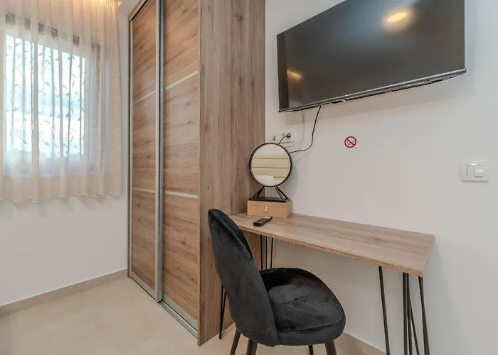 4 Bedroom Cozy In Jovici Prázdninový dům *