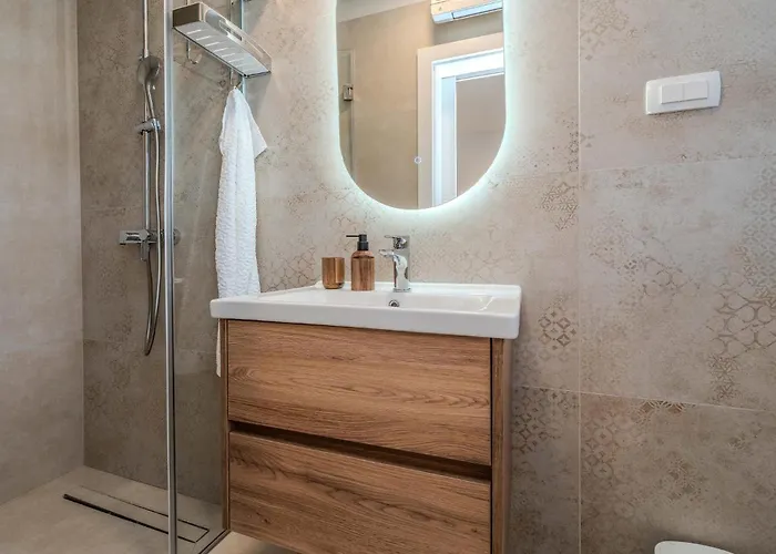 4 Bedroom Cozy In Jovici Prázdninový dům Jovici (Zadar)