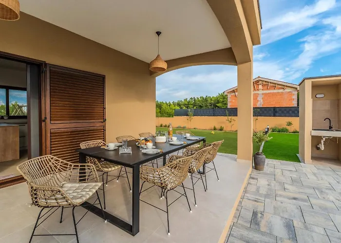 4 Bedroom Cozy In Jovici Prázdninový dům Jovici (Zadar)