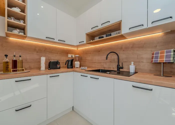 4 Bedroom Cozy In Jovici Prázdninový dům Jovici (Zadar)