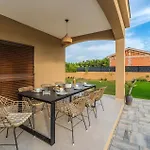 4 Bedroom Cozy In Jovici Semesterbostad Jovici (Zadar)
