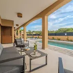 4 Bedroom Cozy In Jovici Semesterbostad *