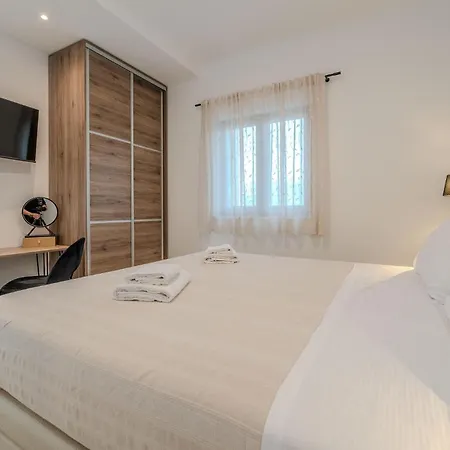 Дом отдыха 4 Bedroom Cozy In Jovici