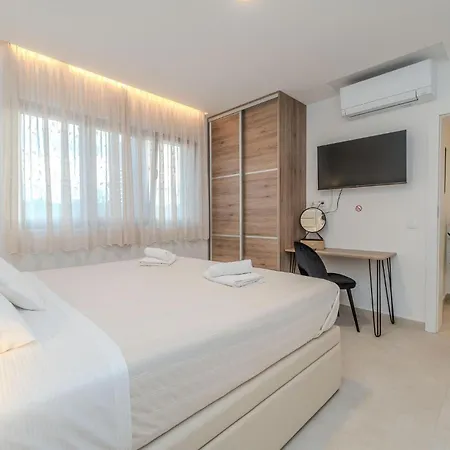 4 Bedroom Cozy In Jovici *