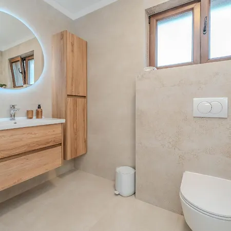 4 Bedroom Cozy In Jovici Jovici (Zadar)