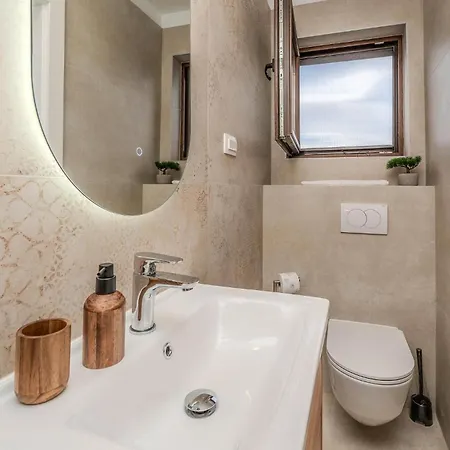 4 Bedroom Cozy In Jovici * Jovici (Zadar)