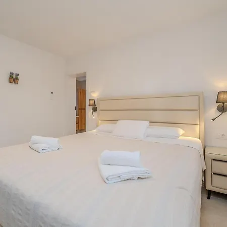 4 Bedroom Cozy In Jovici בית נופש *