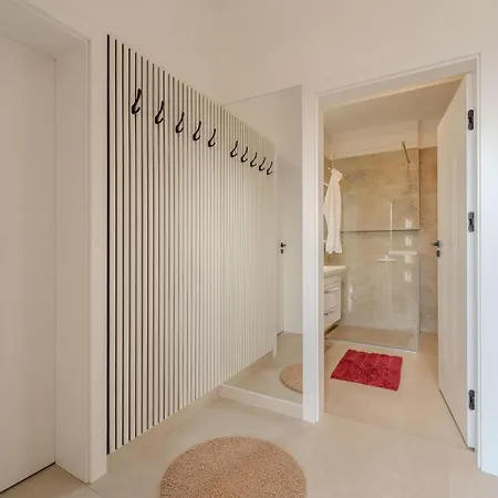 בית נופש 4 Bedroom Cozy In Jovici