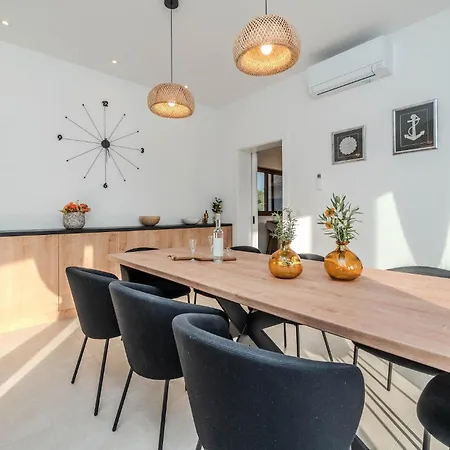 4 Bedroom Cozy In Jovici Jovici (Zadar)