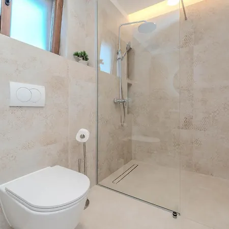 4 Bedroom Cozy In Jovici Hébergement de vacances Jovici (Zadar)