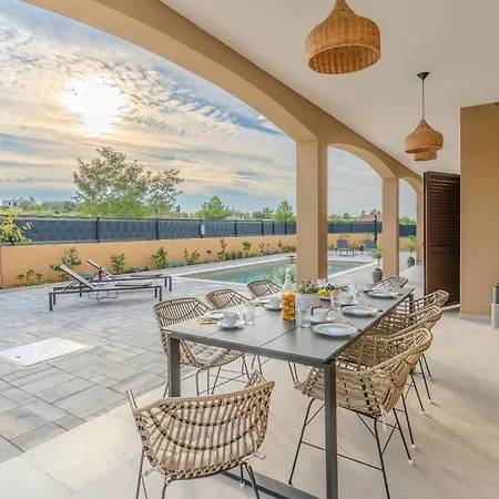 4 Bedroom Cozy In Jovici Jovici (Zadar)