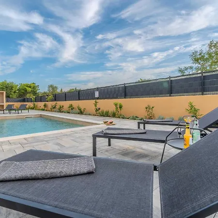 4 Bedroom Cozy In Jovici * Jovici (Zadar)