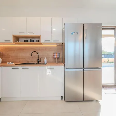 4 Bedroom Cozy In Jovici Дом отдыха Jovici (Zadar)