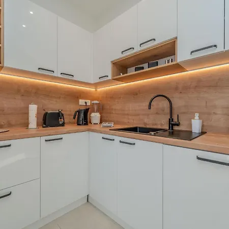 4 Bedroom Cozy In Jovici בית נופש Jovici (Zadar)