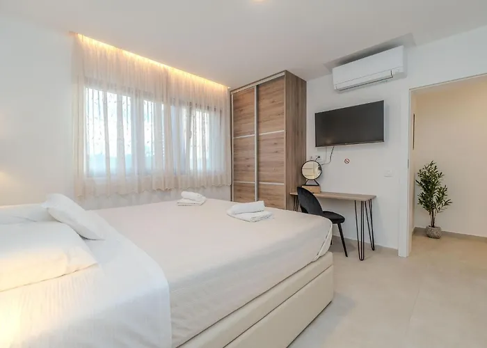 4 Bedroom Cozy In Jovici *