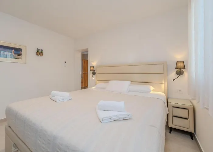 4 Bedroom Cozy In Jovici 度假居 *
