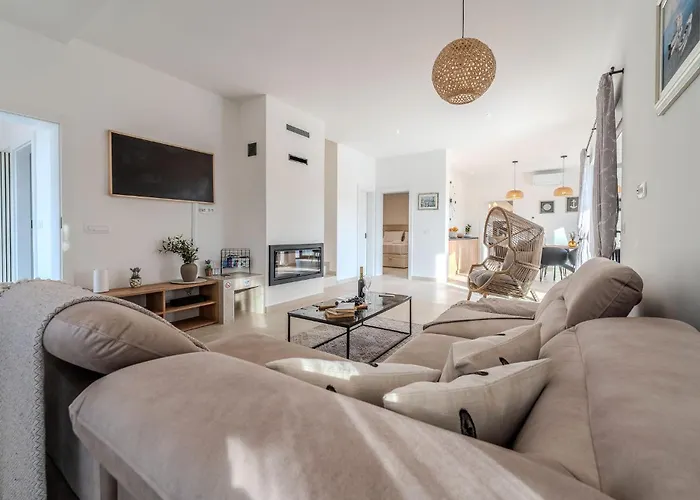度假居 4 Bedroom Cozy In Jovici Jovici (Zadar)