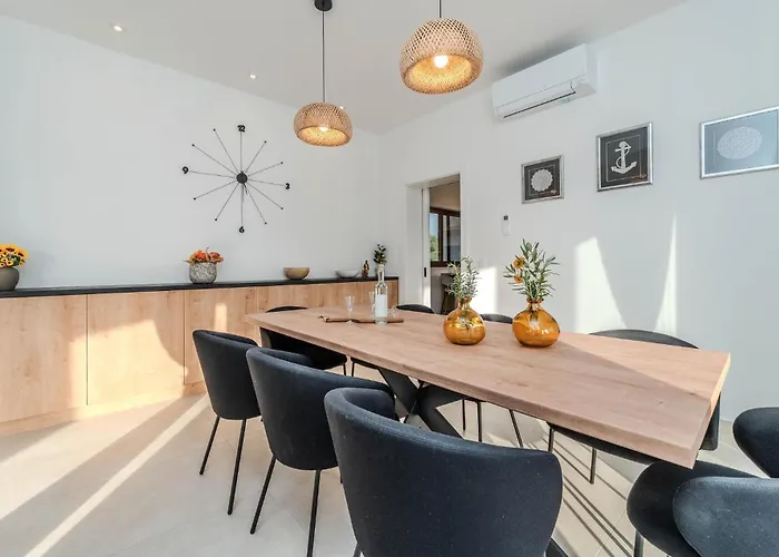 4 Bedroom Cozy In Jovici Jovici (Zadar)