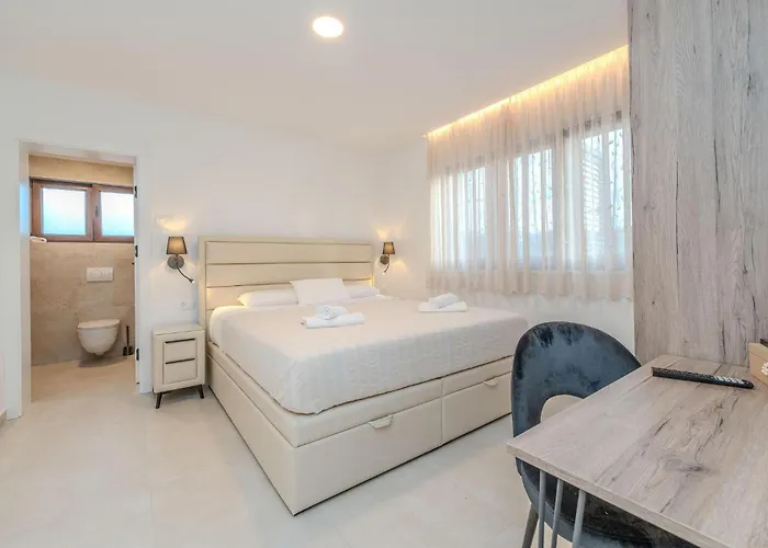 4 Bedroom Cozy In Jovici 度假居