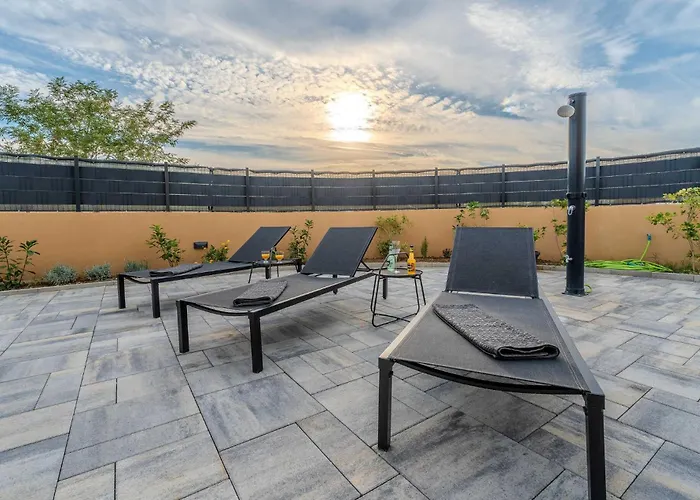 4 Bedroom Cozy In Jovici