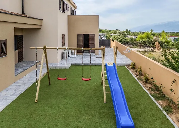 بيت للعطل 4 Bedroom Cozy In Jovici