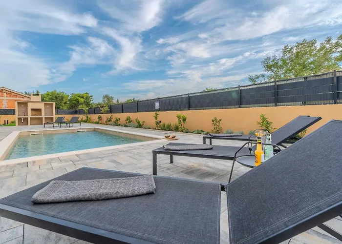 4 Bedroom Cozy In Jovici * Jovici (Zadar)