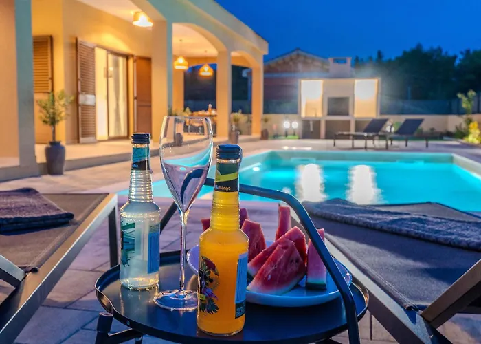 4 Bedroom Cozy In Jovici