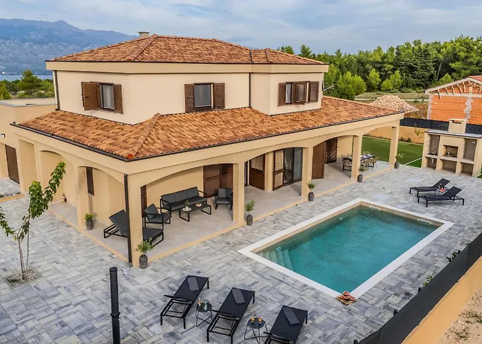 Dom wakacyjny 4 Bedroom Cozy In Jovici Jovici (Zadar)