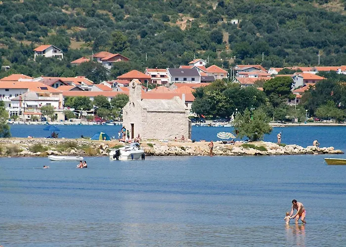 Dom wakacyjny 4 Bedroom Cozy In Jovici *