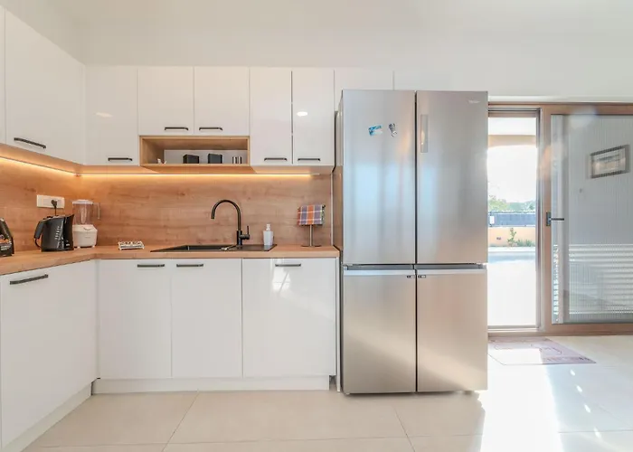 4 Bedroom Cozy In Jovici 度假居 Jovici (Zadar)